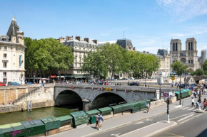 Amazing Flat Views Seine River